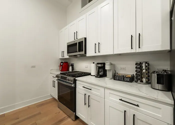 Spacious 3bd West Town Next To Kasama Appartement *