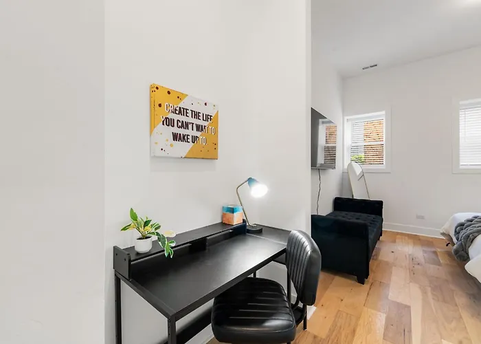 Spacious 3bd West Town Next To Kasama Appartement